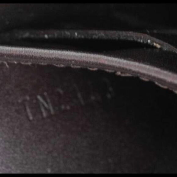 Authentic Amarante Louis Vuitton Sarah Wallet - Picture 4 of 6